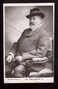 ROY366 - King Edward VII - Smoking his Cigarette - Postcard