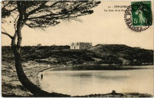 CPA PORQUEROLLES - Un coin de la Plage (106901)