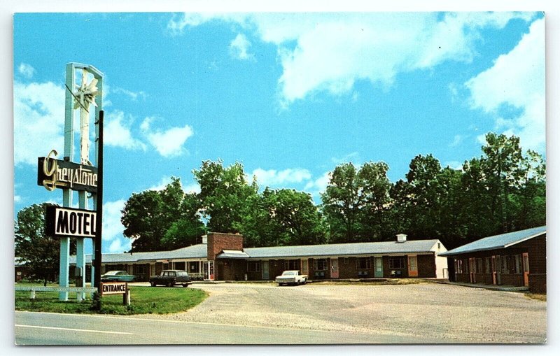 1960s HILLSBORO OHIO GREYSTONE MOTEL ROCKY FORK LAKE OLD CARS POSTCARD P1053