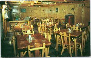 postcard St. Ignace MI - Sutton's Wagon Wheel Restaurant & Cabins interior view