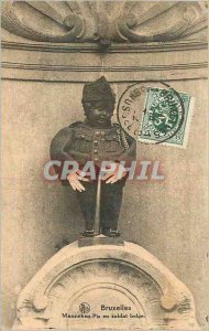 Postcard Modern Brussels Manneken Pis Belgian soldier