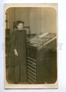 193429 RUSSIA Female SELLER in ART SHOP Vintage REAL PHOTO