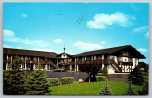 Bavarian Haus Motel  Frankenmuth  Michigan   Postcard  1987