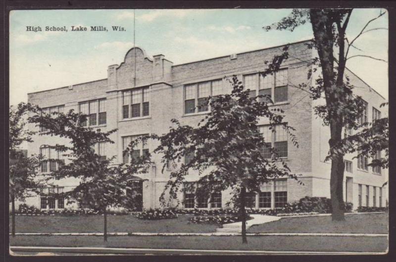 High School,Lake Mills,WI Postcard 