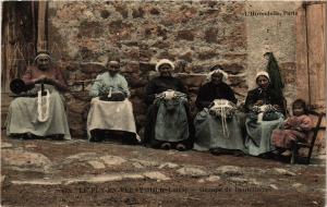 CPA Le PUY-en-VELAY - Groupe de Dentellieres - Folklore (691024)