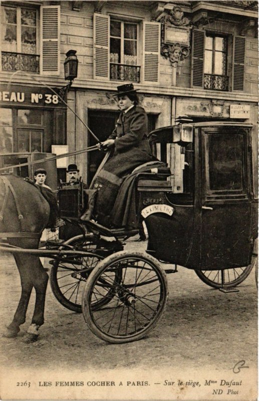 CPA PARIS Les Femmes Cocher. Mme Dufaut (574544)