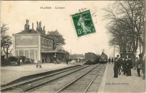 CPA PLAISIR La Gare LOCOMOTIVE (809892)