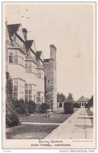 RP: South Terrace , AVON TYRRELL , Hampshire , England , 30-40s