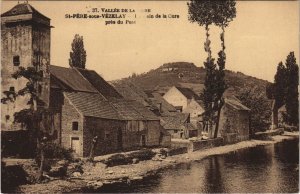 CPA ST-PERE-SOUS-VEZELAY Un coin de la Cure pres du Pont (49154)