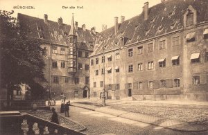A027 Germany Munchen Munich Alte hof old yard vintage postcard