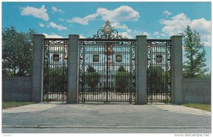 R.C.A.F. Memorial Gate, C. F. B., TRENTON, Ontario, Canada, 40-60s