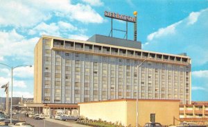 PORTLAND, OR Oregon   SHERATON MOTOR INN   50's Cars    Roadside Chrome Postcard