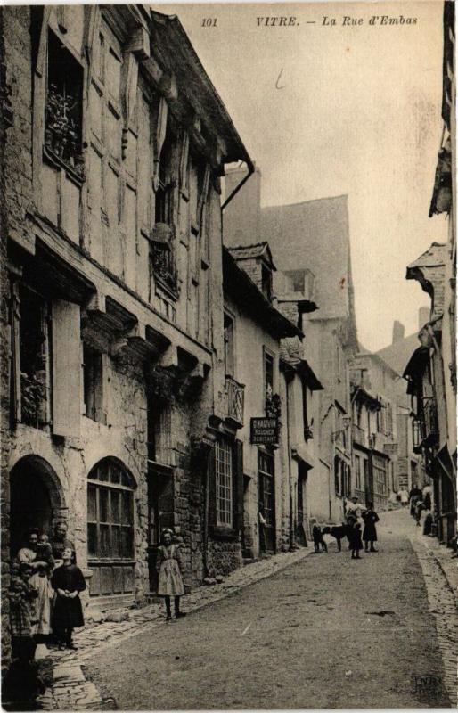 CPA VITRÉ - La Rue d'Embas (226803)