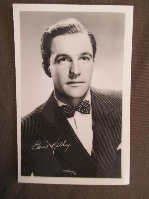 Vintage USA Real Glossy Photo Postcard - Gene Kelly By Gray (TT91)