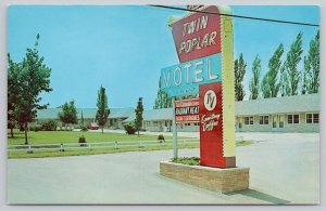 Postcard Cedar Rapids Iowa IA Twin Poplar Motel Neon Sign 1950s View