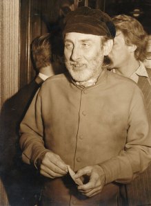 Spike Milligan in Designer Suit at Beatles Film Premiere 1970 Press Photo