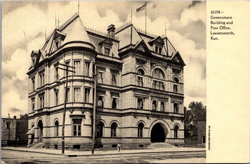 Postcard Government Building and Post Office in Leavenworth, Kansas