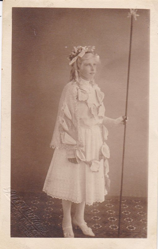 RP: Queen of the Lillies, Empire Day, FLECKNEY,  England, UK, 1910