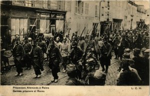 CPA Prisonniers Allemands a REIMS (346958)