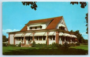 MANISTIQUE, Michigan MI ~ Roadside ARROWHEAD INN Indian Lake c1950s   Postcard