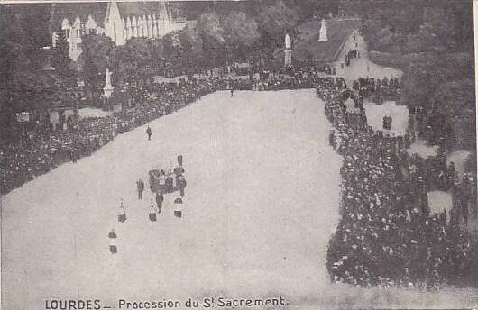 France Lourdes Procession du St Sacrament 1928