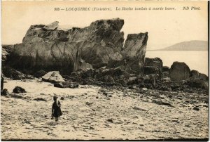 CPA Locquirec - La Roche Tombee a Maree Basse (1033337)