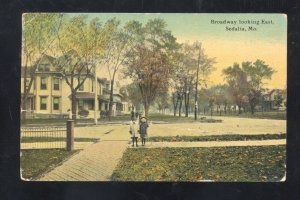 SEDALIA MISSOURI BROADWAY LOOKING EAST STREET SCENE AMORET MO VINTAGE POSTCARD