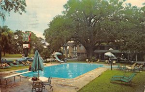 Brunswick Georgia Oak Park Inn poolside scene vintage pc DD7019