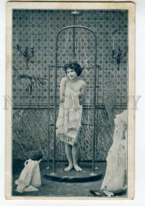 493120 NUDE Belle Girl in SHOWER BATH Sanatorium Vintage postcard