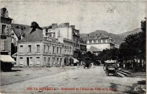 CPA La BOURBOULE Boulevard de l'Hotel de Ville et la Poste (720956)