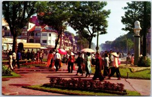 VINTAGE POSTCARD CROWD GATHERED AT CIRCULAR PARK PLAZA IN SAIGON 1960s 