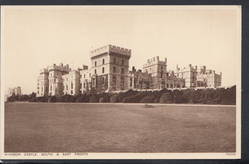 Berkshire Postcard - Windsor Castle - South & East Fronts   RS11635