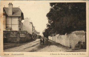 CPA PLOUGASNOU - L'Entrée du Bourg par la Route de MORLAIX (144207)