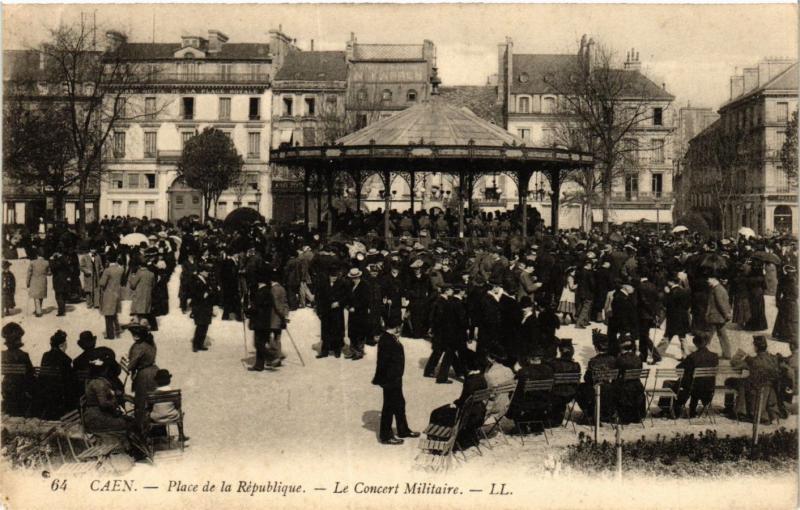 CPA CAEN - Place de la Republique Le Concert Militaire (422457)