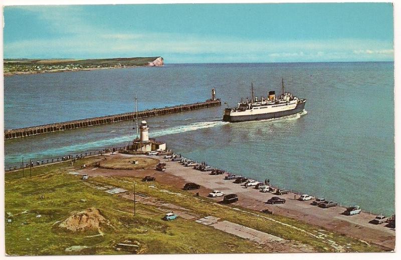 Harbor Entrance - New Haven - Post Card - Unused