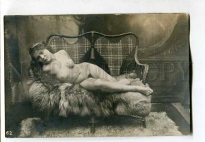 401733 NUDE Belle Woman FUR Divan ART DECO Vintage PHOTO