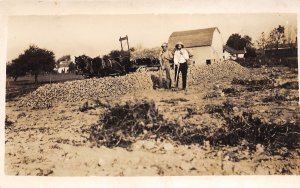 J63/ Interesting RPPC Postcard c1910 Potato Farmers Harvest Occupational 272