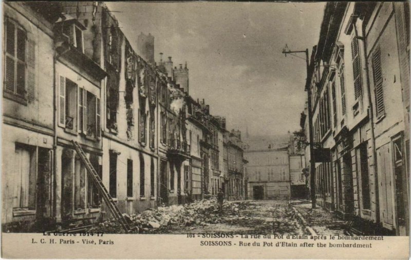 CPA SOISSONS La Rue du Pof d'Etalin apres le bombardement (151901)