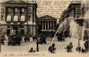 CPA PARIS 8e La Rue Royale et la Madeleine (390049)