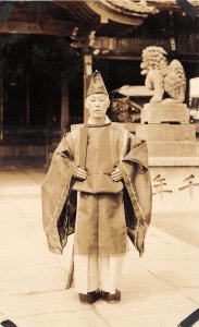 US6134 buddhist priest at temple religious kobe japan