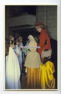 r2502 - Princess Diana with Nativity Children, in Guildford Cathedral - postcard