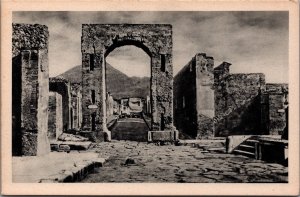 Italy Pompei, Pompeii Arco di Caligola Vintage Postcard C137