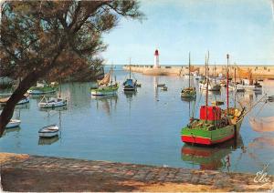 BR54384 Ile D oleron la cotiniere le port et le phare ship bateaux france