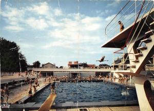 BR1470 France Chatellerault la piscine