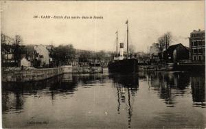 CPA CAEN - Entrée d'un navire dans le Bassin (422455)