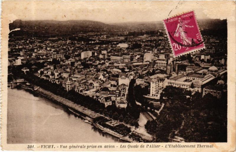 CPA VICHY Vue générale prise en avion-Les Quais de l'Allier (266960)