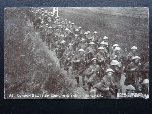 WW1 LONDON SCOTTISH GOING INTO THEIR TRENCHES Daily Mail War Pic c1916 Postcard