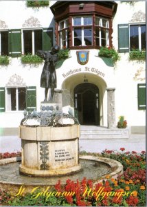 Postcard Austria Salzkammergut - St. Gilgen - Mozart fountain with town hall