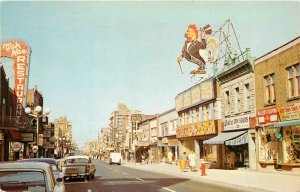 1966 Quebec Canada Montreal Street Scene UNIC Postcard 25-1679