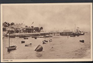 Isle of Wight Postcard - The Pier, Cowes RS13032